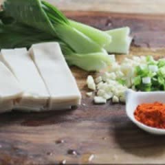 Cách làm Mì trộn cay từ vỏ hoành thánh