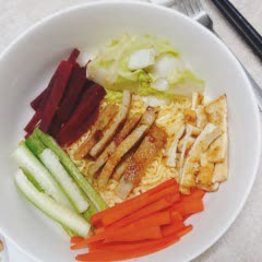 Cách làm Mì trộn chả cá ngũ vị