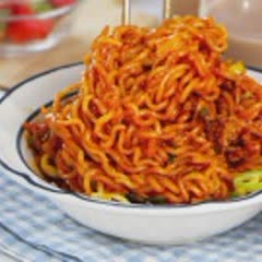 Cách làm Mì trộn thịt bằm phô mai cay