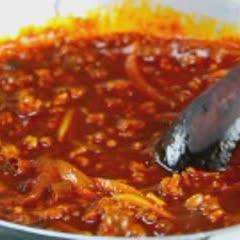 Cách làm Mì trộn thịt bằm phô mai cay