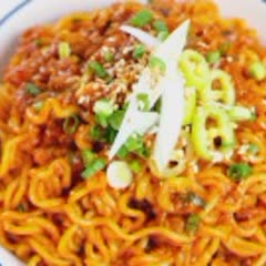 Cách làm Mì trộn thịt bằm phô mai cay