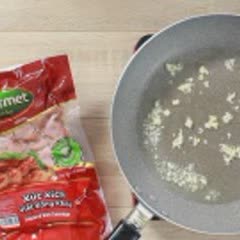 Cách Làm Mì Trộn Xúc Xích Muôi Ớt Cay Ngon Nức Nở