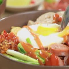 Cách Làm Mì Trộn Xúc Xích Muôi Ớt Cay Ngon Nức Nở