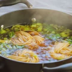 Cách làm Mì trứng nấu cải thìa