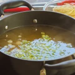 Cách làm Mì trứng nấu cải thìa