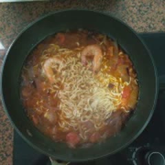 Cách làm mì trứng tôm cà chua