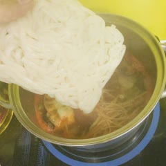 Cách làm Mì udon kimchi hải sản