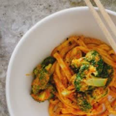 Cách làm Mì Udon trộn bí đỏ