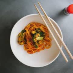 Cách làm Mì Udon trộn bí đỏ