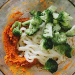 Cách làm Mì Udon trộn bí đỏ