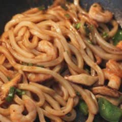 Cách làm Mì udon xào tôm