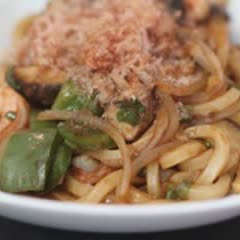 Cách làm Mì udon xào tôm