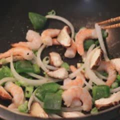Cách làm Mì udon xào tôm