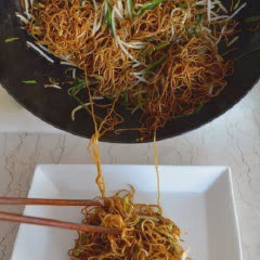 Cách làm mì xào giá đơn giản