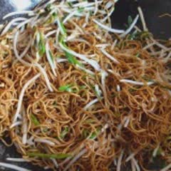Cách làm mì xào giá đơn giản