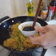 Cách làm mì xào giá đơn giản