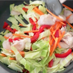 Cách làm mì xào thịt gà rau cải
