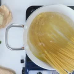 Cách làm Mì Ý tôm xào măng tây
