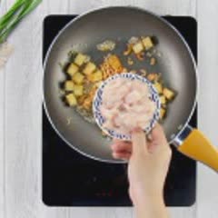 Cách làm Pad Thái ngon đúng điệu với nước sốt chua ngọt