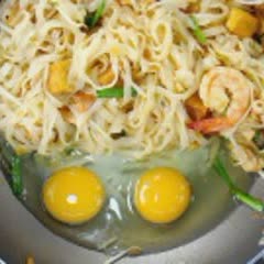 Cách làm Pad Thái ngon đúng điệu với nước sốt chua ngọt