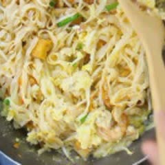Cách làm Pad Thái ngon đúng điệu với nước sốt chua ngọt