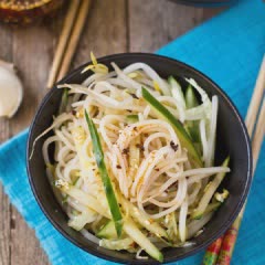 Cách làm Salad mì trộn sa tế