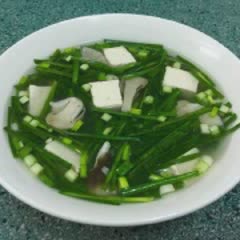 Cách Nấu Canh Đậu Hũ Nấm Hẹ Ngọt Mát Cho Bữa Cơm