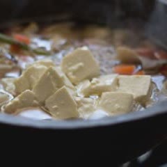Cách làm canh đậu hũ non nấu nấm