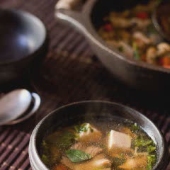 Cách làm canh đậu hũ non nấu nấm