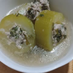 Cách Làm Canh Bí Nhồi Thịt Bằm Cho Bữa Cơm Nhà