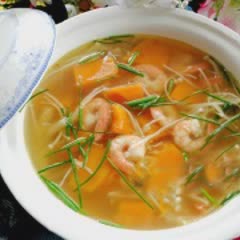 Cách làm canh bí đỏ nấm kim châm