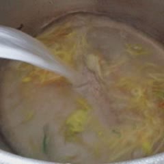 Cách làm canh bí đỏ nấm kim châm