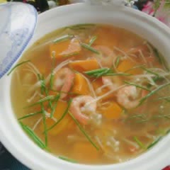 Cách làm canh bí đỏ nấm kim châm