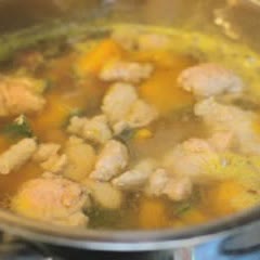 Cách làm Canh Bí Đỏ Nấu Giò Sống ngon miệng bữa ăn gia đình