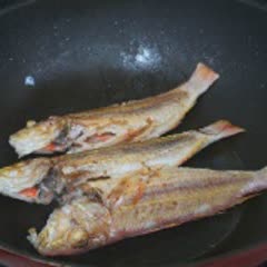 Cách làm canh cá chỉ vàng nấu trứng