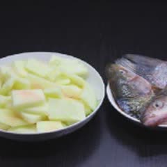 Cách làm canh cá nấu vỏ dưa hấu