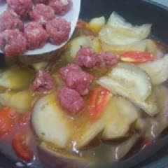 Cách làm canh cà tím nấu thịt viên