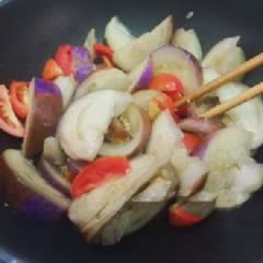 Cách làm canh cà tím nấu thịt viên