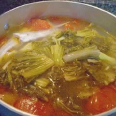 Cách làm canh cá vụn nấu dưa chua