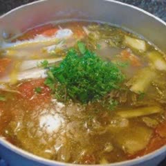 Cách làm canh cá vụn nấu dưa chua