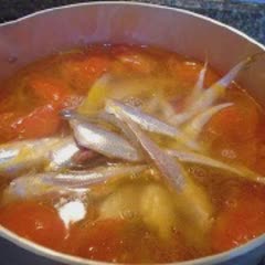 Cách làm canh cá vụn nấu dưa chua