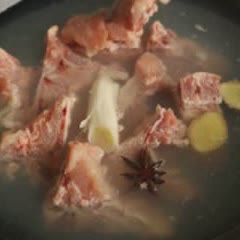 Cách làm Canh Cải Thảo Nấu Sườn bắp Mỹ thơm ngon bổ dưỡng