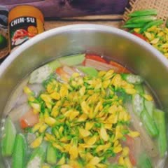 Cách làm Canh Chua Cá Chép bông điên điển ngon miệng