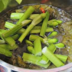 Cách làm canh chua cá rô đồng nấu lá giang