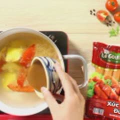 Cách Nấu Canh Chua Xúc Xích Vừa Ngon Vừa Lạ Miệng