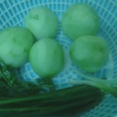 Cách làm canh dưa hồng nấu nấm