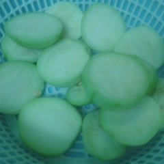 Cách làm canh dưa hồng nấu nấm