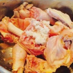 Cách làm canh gà hầm củ sen