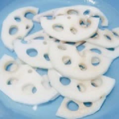 Cách làm canh gà hầm củ sen