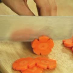 Cách Làm Canh Gà Hầm Hạt Sen Táo Đỏ Bổ Dưỡng